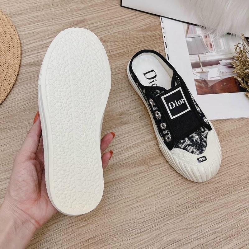 GIÀY SỤC THỂ THAO HOẠ TIẾT D.i.o vs cn