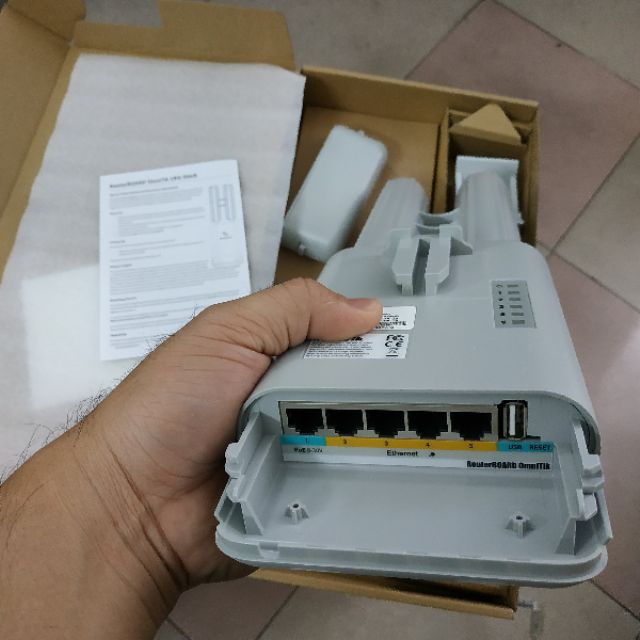 Bộ phát wifi mikrotik omnitik 5 poe hàng mới nguyên hộp