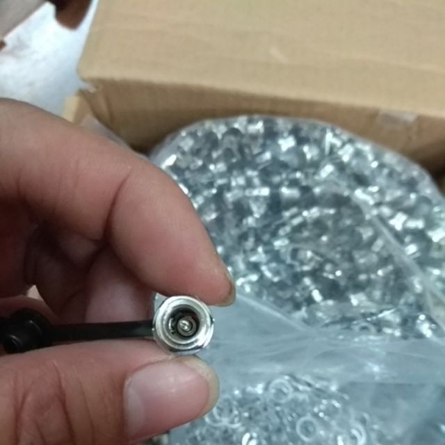 Đầu jack cái 5521 có mũ bảo vệ dùng gắn sạc cho hộp pin khoan/vit