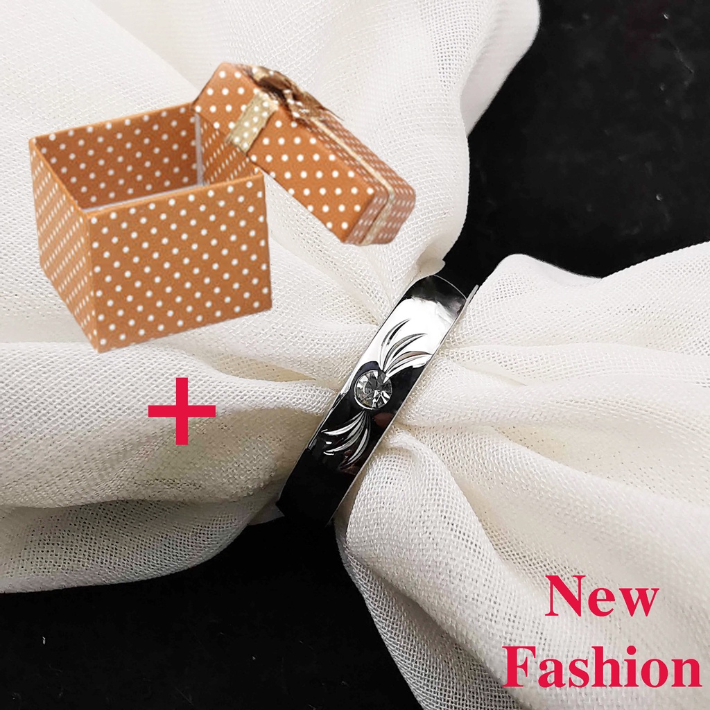 Nhẫn nam nữ đính hột đá siêu đẹp cùng chất liệu inox sáng bòng không đen, không gỉ theo thời gian-Tặng hộp đựng xinh xắn