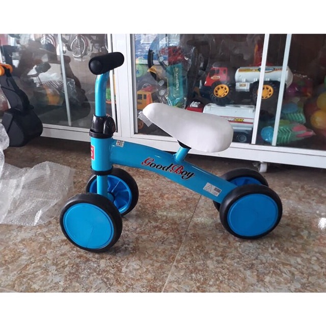 Xe thăng bằng giúp bé tập đi
