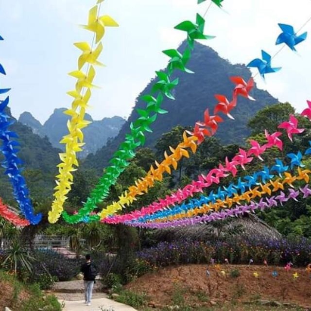 Chong chóng nhựa treo dây