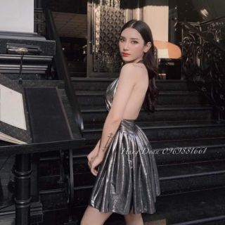 Đầm xòe yếm nhũ hở lưng
