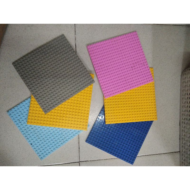 Miếng đế base non Lego 20x20 nút