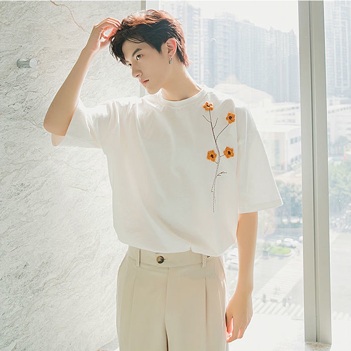 Áo Thun Tay Ngắn Dáng Rộng Thêu Họa Tiết Đơn Giản Trẻ Trung Cho Nam