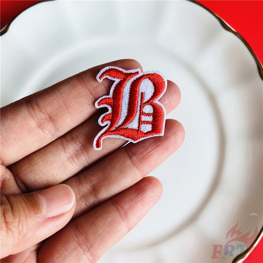 ✿ Miếng Dán Ủi Thêu Chữ Cái Tiếng Anh Mini Series Q-2 (Màu Đỏ) ✿ 1 Sticker Ủi Thêu Hình Huy Hiệu