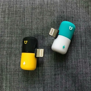 Jack chia cổng tai nghe + sạc pin: 2 in 1 Lightning.  Vừa nghe nhạc, vừa sạc pin iphone tiện lợi.