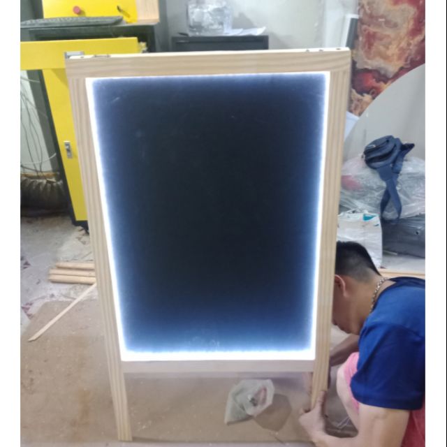 Bảng đen có led 60x120 viết phấn 1 mặt(tặng phấn+1 bảng treo)