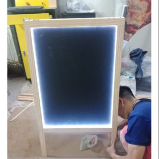 Bảng đen có led 60x120 viết phấn 1 mặt(tặng phấn+1 bảng treo)