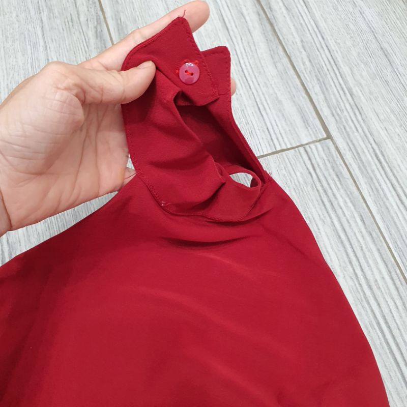 Pass Đầm cổ yếm gài nút size S dưới 40kg dún đùi