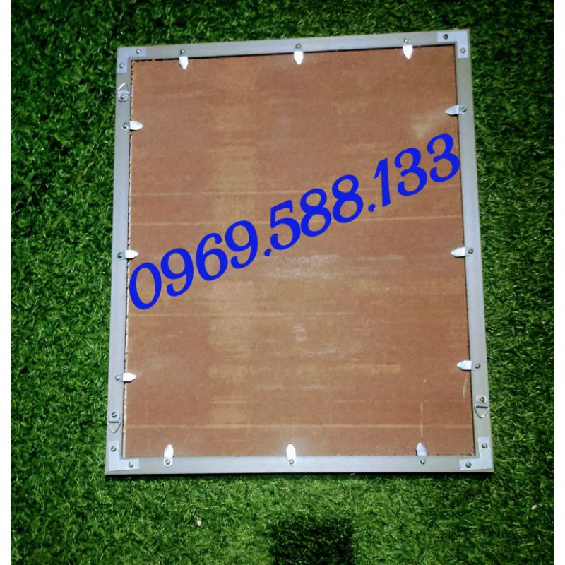 Khung ảnh cỡ 40x50cm, mặt bằng mica loại đẹp, tặng kèm đinh móc treo.