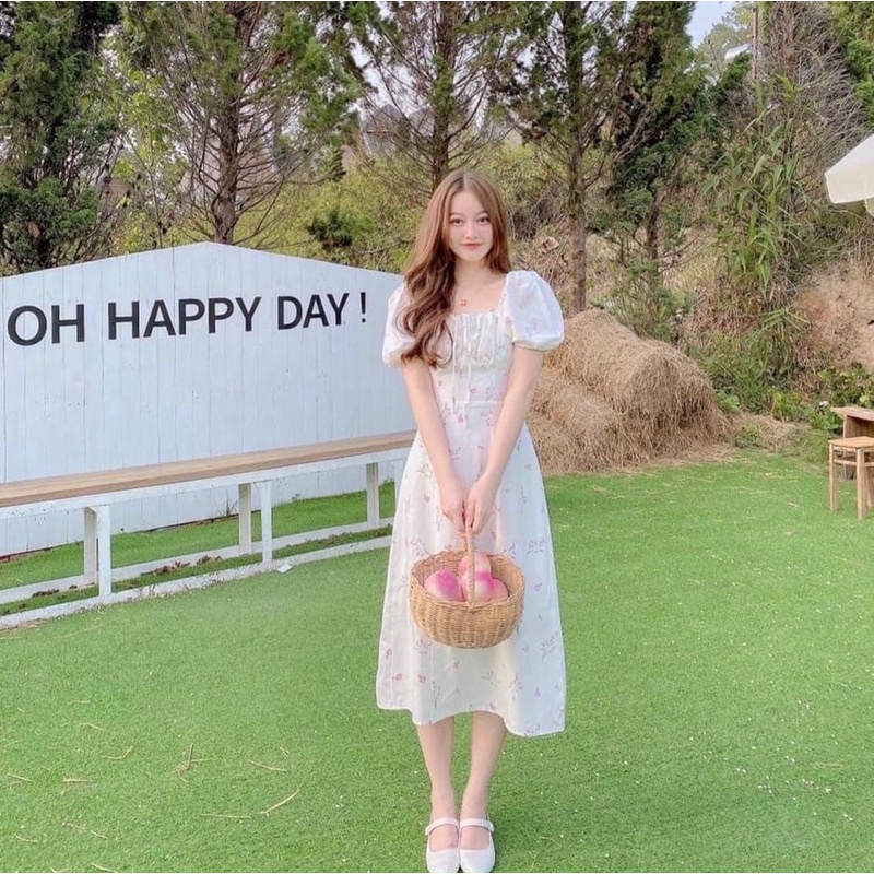 Đầm hoa trắng đỏ nhíu ngực xẻ đùi