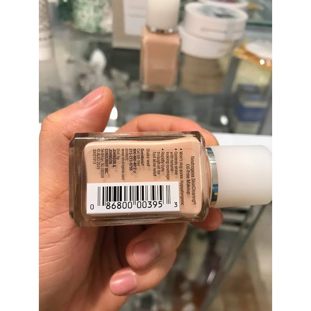 Kem nền cho da dầu mụn Neutrogena skin clearing oil free Foudation | BigBuy360 - bigbuy360.vn