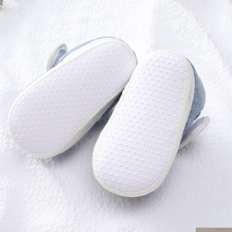 Giày tập đi đế cotton mềm mặt trang trí lông cừu chống trượt họa tiết hoạt hình cho bé từ 0-18 tháng tuổi
