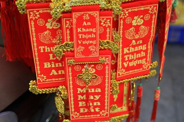Bộ 20 liễn, thẻ bài, dây treo trang trí Tết