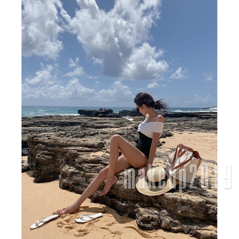 Bộ Đồ Bơi Trễ Vai Cổ Thuyền Màu Trắng Đen Quyến Rũ Cho Nữ | BigBuy360 - bigbuy360.vn