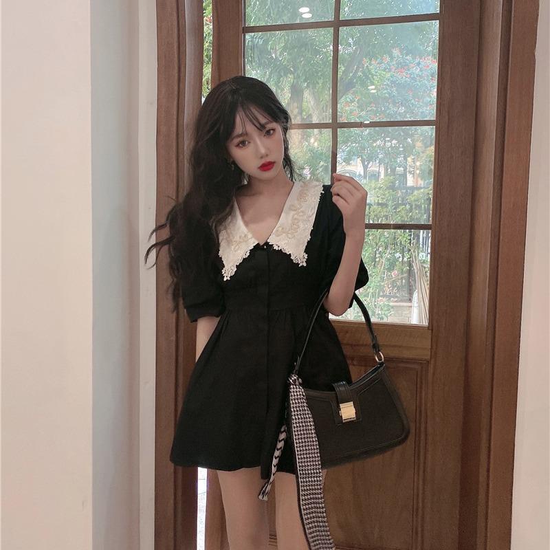 Đầm đen ngắn tay cổ búp bê phong cách Retro