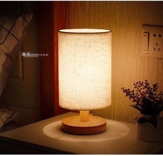 Đèn bàn đầu giường khung gỗ cao cấp