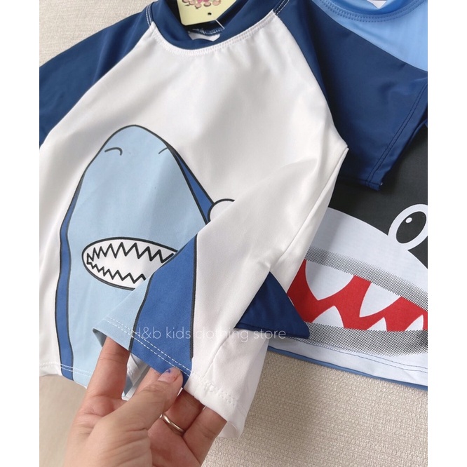 Đồ bơi bé trai áo cộc quần lửng kèm mũ hoạ tiết baby shark_ bộ đồ bé trai 8- 18 kg