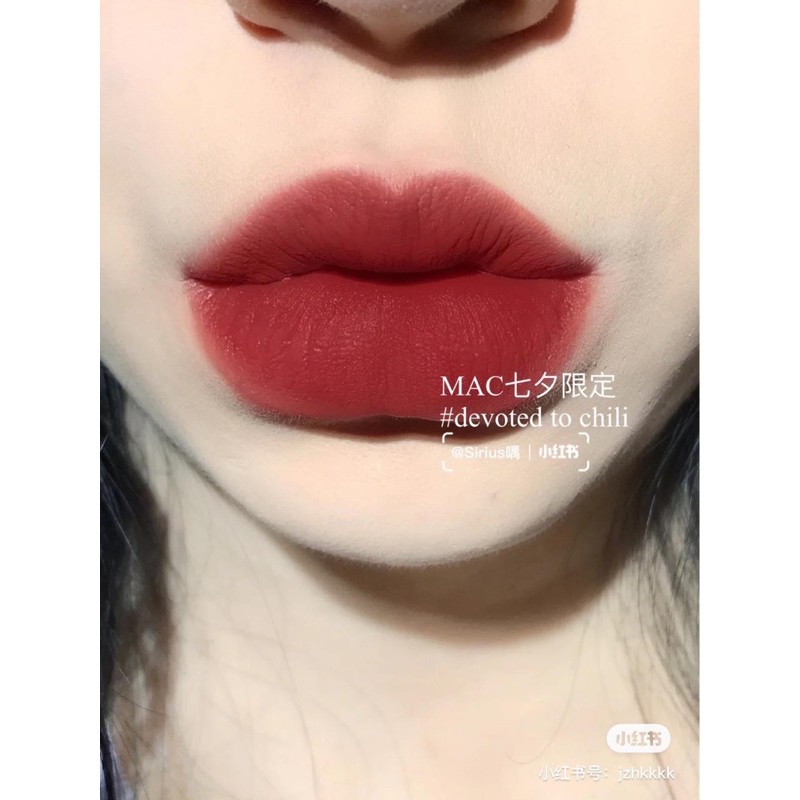MAC - Son thỏi lì Showstopper Powder Kiss Lipstick
