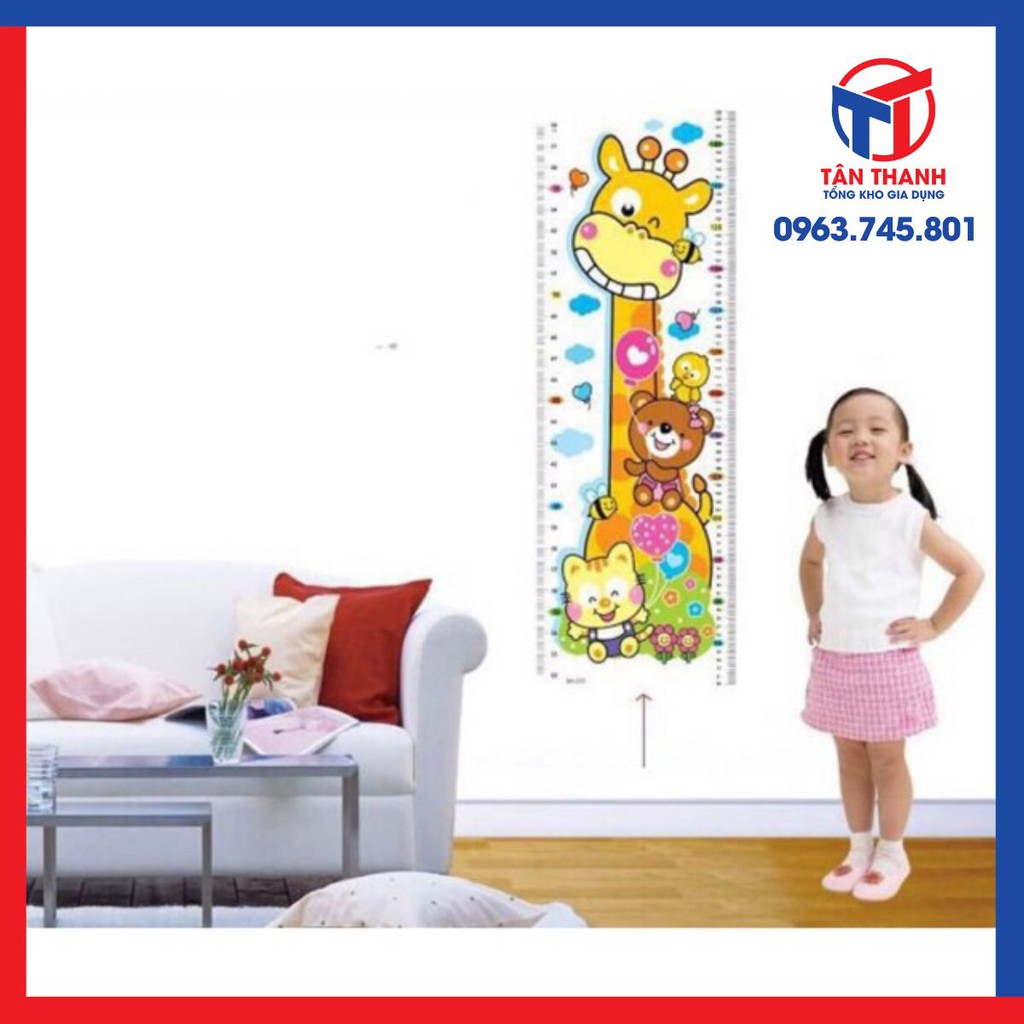Decal dán tường có thước đo chiều cao và theo dõi thị lực cho bé.
