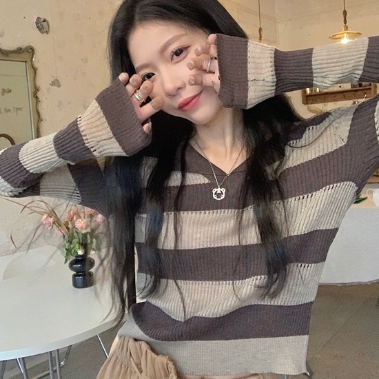 【ZHELIHANGFEI】Áo Sweater Tay Dài Cổ POLO Lưng Cao Form Rộng Họa Tiết Kẻ Sọc Hợp Thời Trang