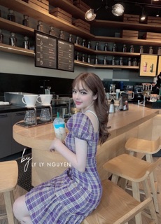 Váy cổ vuông kẻ tím đuôi cá tím