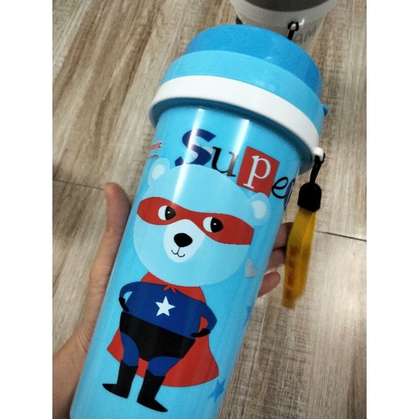 Bình giữ nhiệt Tân Lập Thành có ống hút tiện lợi.