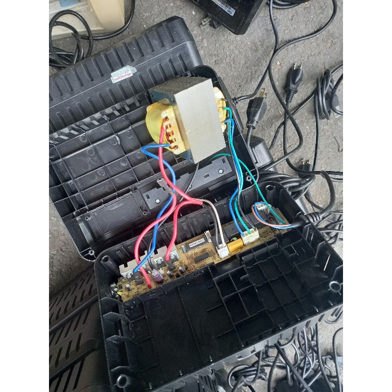 Bộ Lưu Điện UPS CyberPower BU600E 600VA 360W  -  sài tốt. giá chưa bình ác quy.
