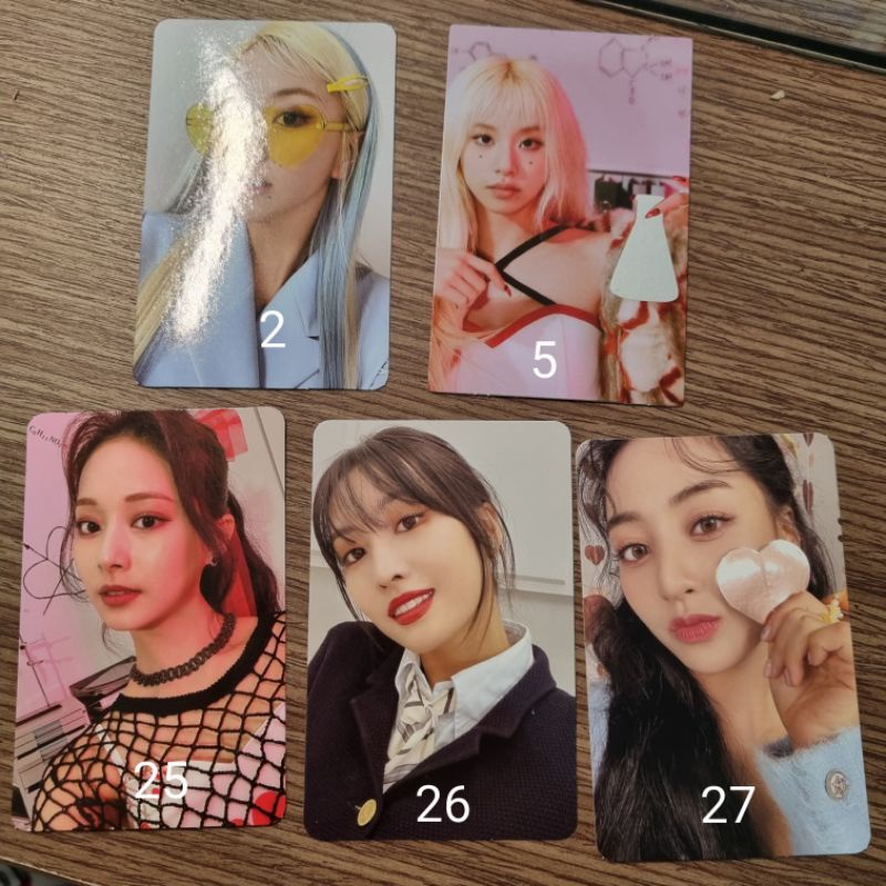 Ảnh thẻ card TWICE đợt album Formula Of Love