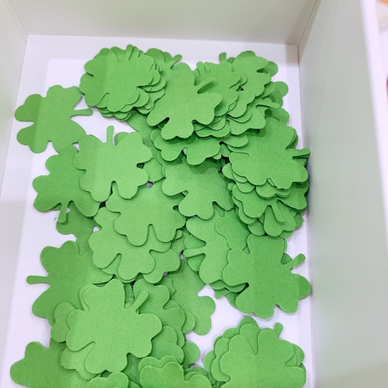 100 Cỏ 4 lá bằng giấy màu, size 2.2cm - thủ công mầm non