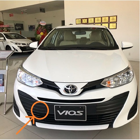 Nắp chụp móc kéo, nắp móc cứu hộ Toyota Vios 2018-2020
