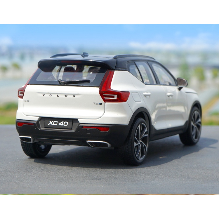 Mô hình xe Volvo XC40 tỉ lệ 1:18