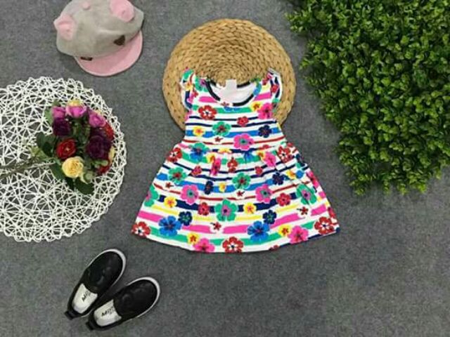 Đầm hoa xòe