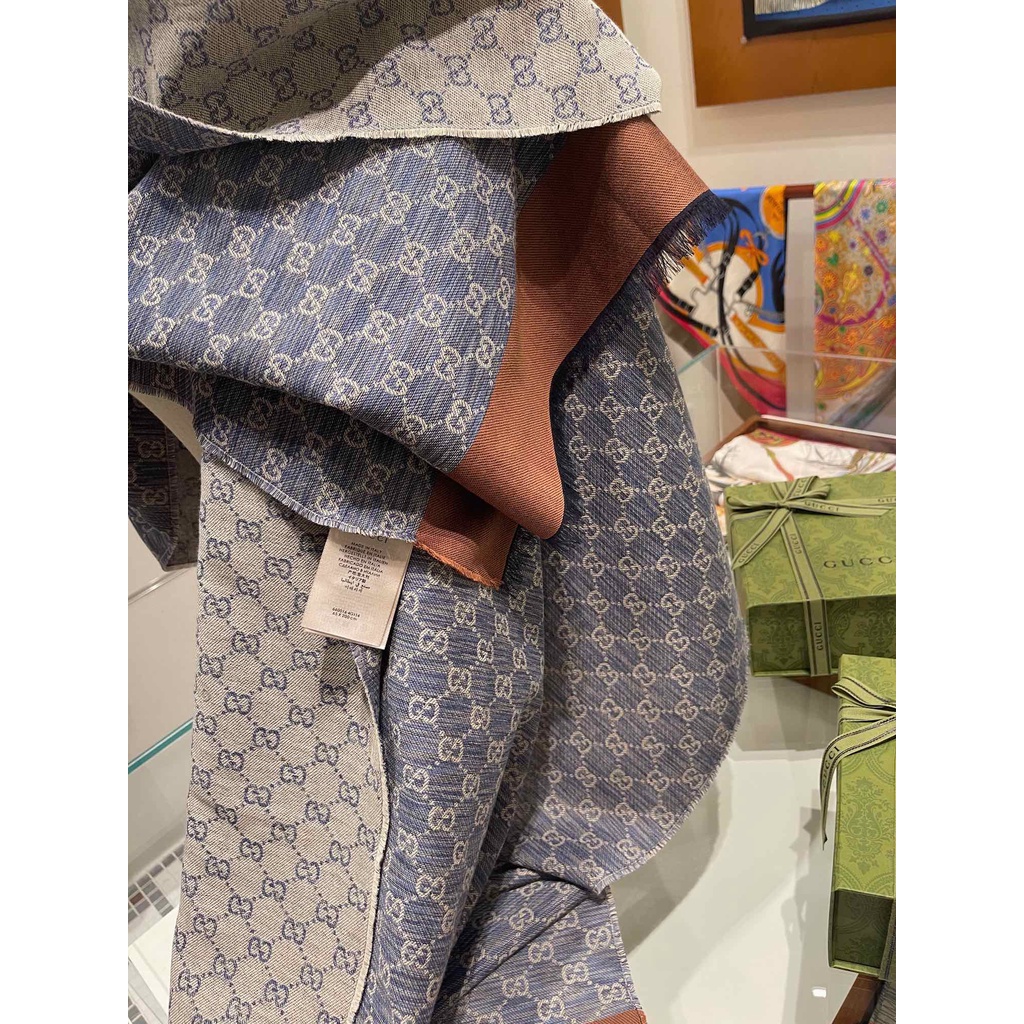 Khăn quàng cổ nữ da thật cao cấp GUCCI GG GC màu sắc, họa tiết mang phong cách vintage