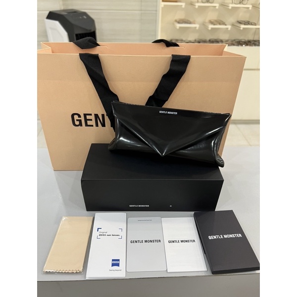 Hộp đựng kính Gentle Monster 2022 chất đẹp