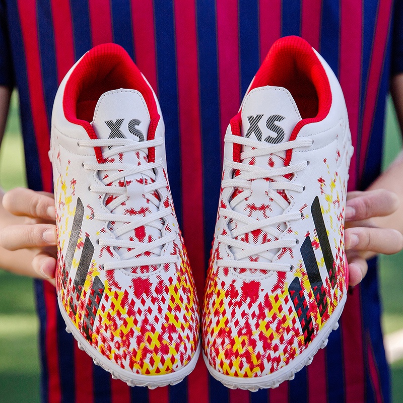 【Tặng tất bóng đá miễn phí】Giày đá bóng nam / nữ ngoài trời vải PU, đế cao su, chống trơn trượt, thấm sốc, bền, mềm và không thấm nước Size 35-46