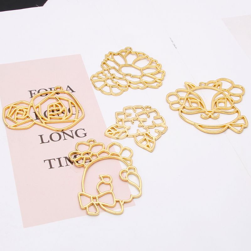 Set 5 Mặt Dây Chuyền Bằng Nhựa Resin Rỗng In Họa Tiết Hoa / Cáo / Cáo / Chim Vẹt