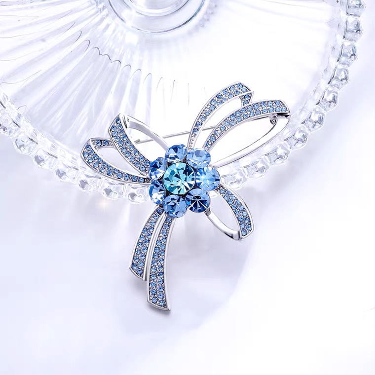 TRÂM CÀI ÁO PHA LÊ CECY SWAROVSKI -FLOWER 1131, TRẺ TRUNG, THANH LỊCH