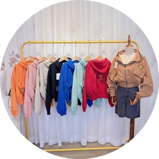 Áo khoác nữ croptop lửng nhung gân có nón thêu hình