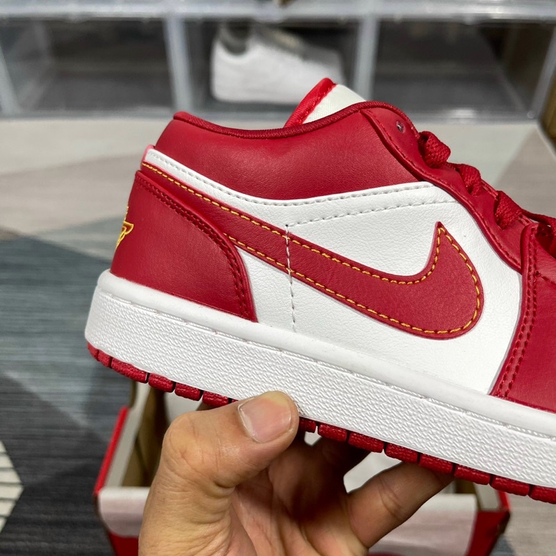 Giày Jordan 1 Gymred thấp cổ đỏ chỉ vàng mới 2022 || ảnh thật