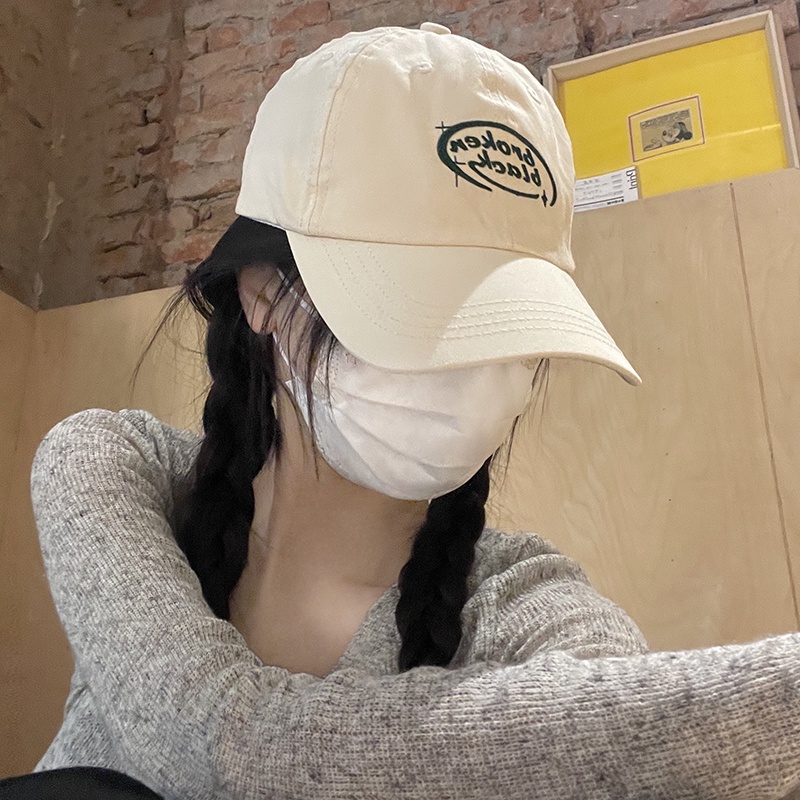 Mũ MG STUDIO thêu chữ broken black