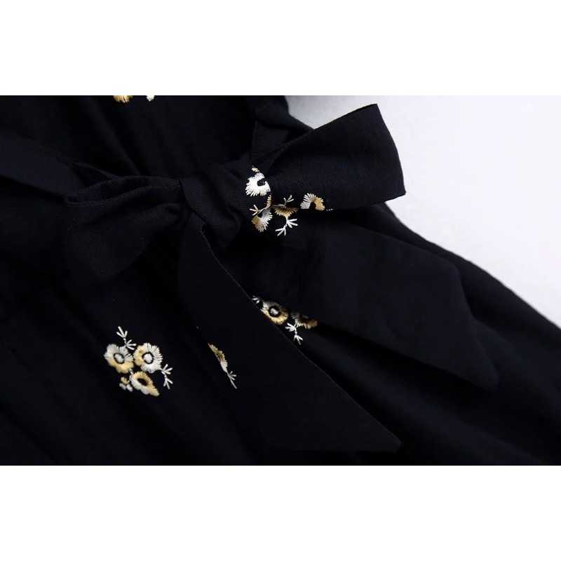 Bộ jumpsuit thêu hoa | BigBuy360 - bigbuy360.vn