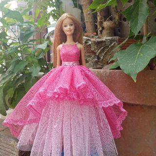 Đầm handmade dành cho búp bê Barbie.
