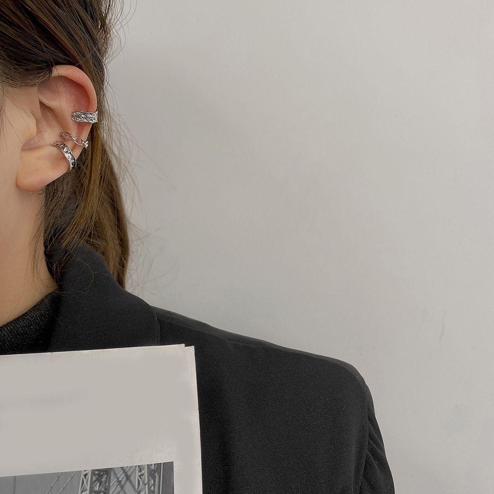 Khuyên Tai Dạng Kẹp Họa Tiết Hình Học Rỗng Tối Giản Phong Cách Punk Cổ Điển Cho Nữ MXMUSTY