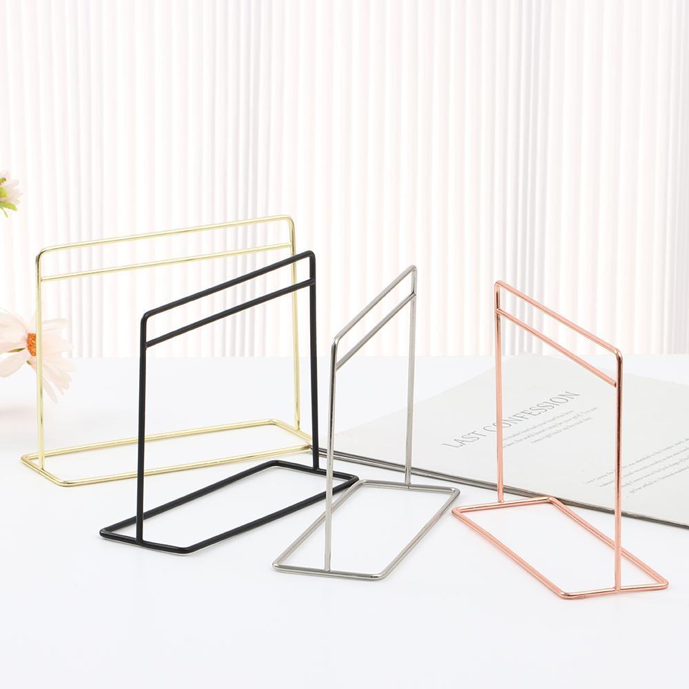 Móc Treo Quần Áo Búp Bê Tiện Dụng