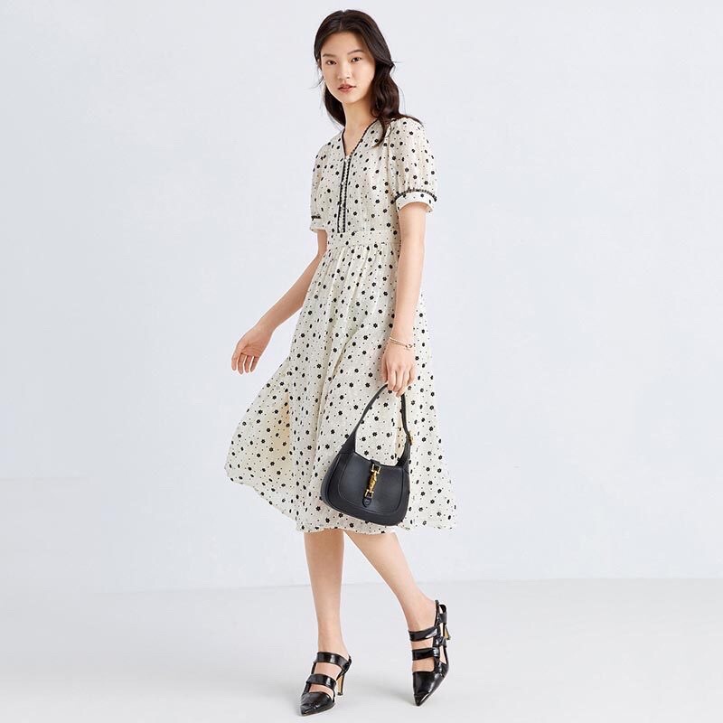 Đầm ren hoa nhí Yiner