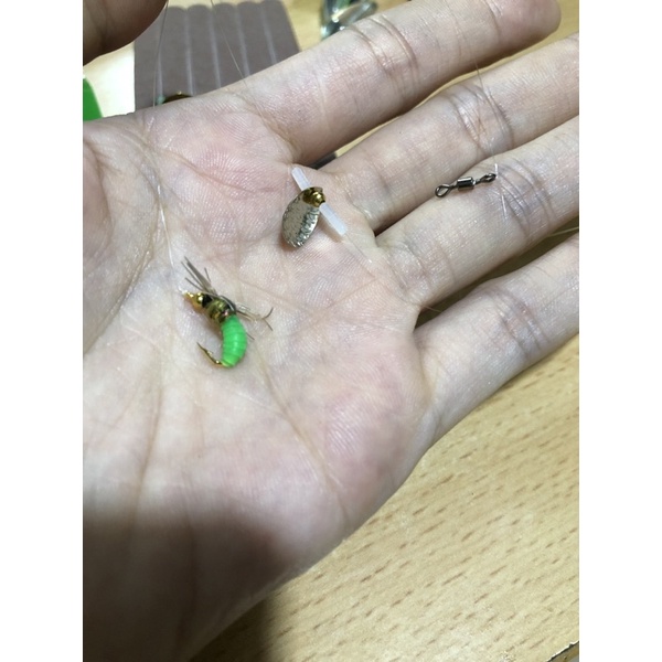 Combo 5 mồi côn trùng buộc sẵn câu cá mương , cá rô phi, cá chày suối + 3 hạt hỗ trợ ném xa