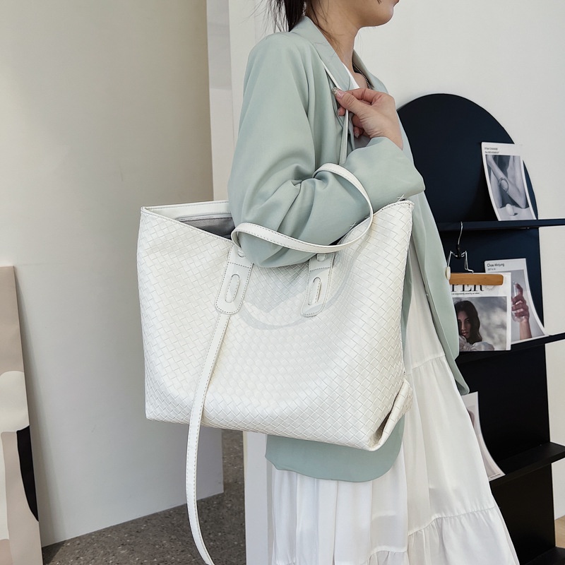 Túi Tote Cỡ Lớn 2022 Họa Tiết Dập Nổi Đơn Giản Thời Trang Xuân Hè Cho Nữ