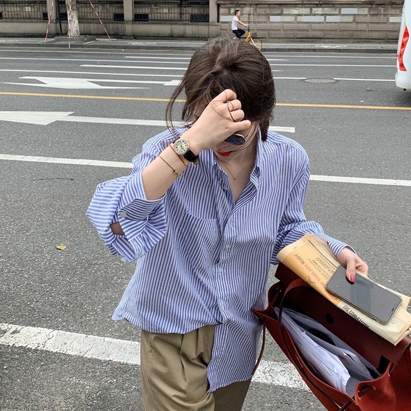 Áo sơ mi tay dài dáng rộng kẻ sọc dọc màu xanh dương nhạt phong cách Hàn Quốc 2021, Áo sơ mi kẻ xanh dài tay loại I | BigBuy360 - bigbuy360.vn